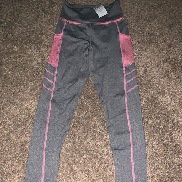 Active Leggings with Pockets - Picture 1 of 3